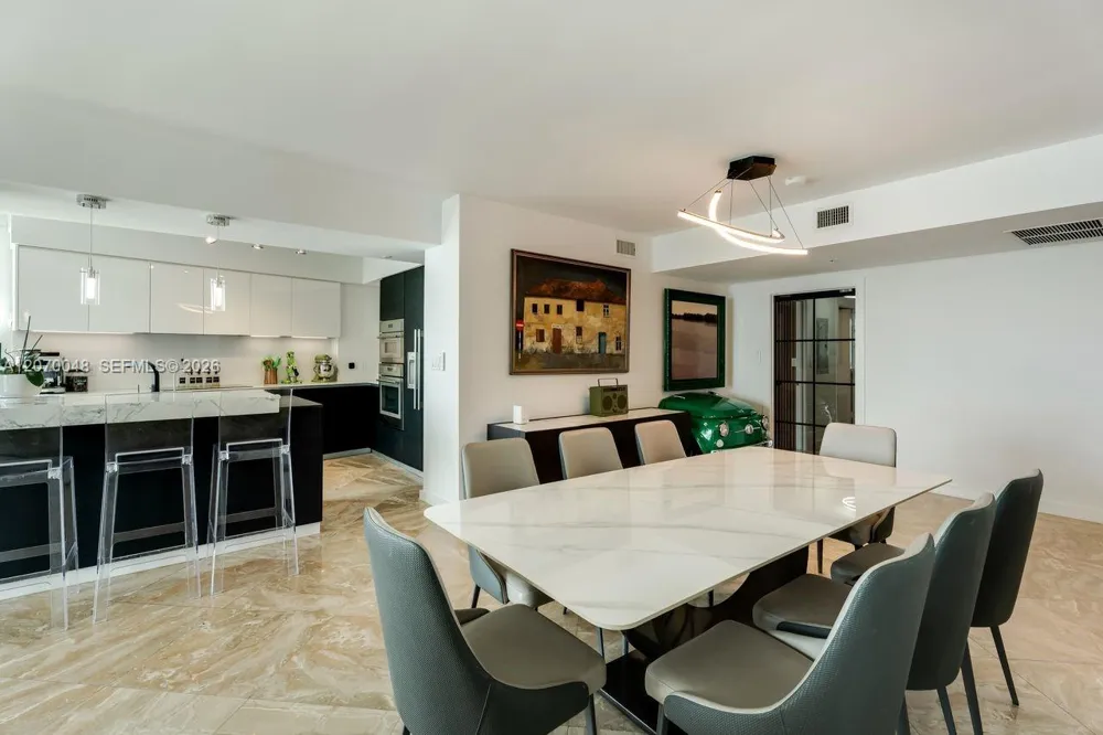 335 S Biscayne Blvd #2609 Miami, FL 33131