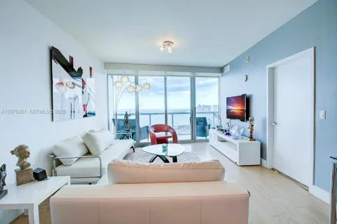 888 Biscayne Blvd #4007