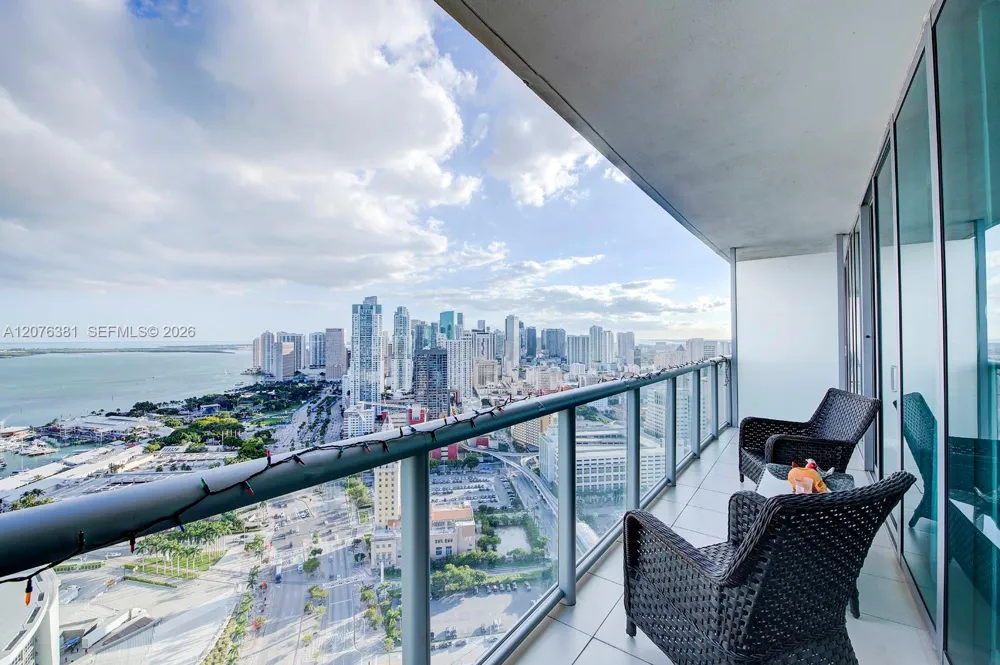 888 Biscayne Blvd #4007 Miami, FL 33132