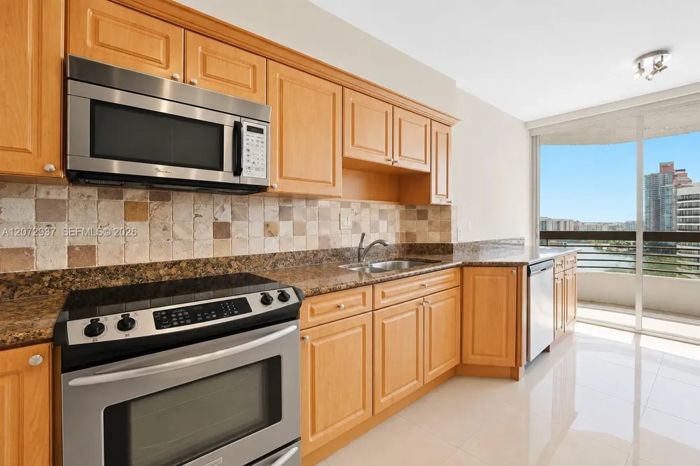 19101 NE 36TH CT #1602 Aventura, FL 33180
