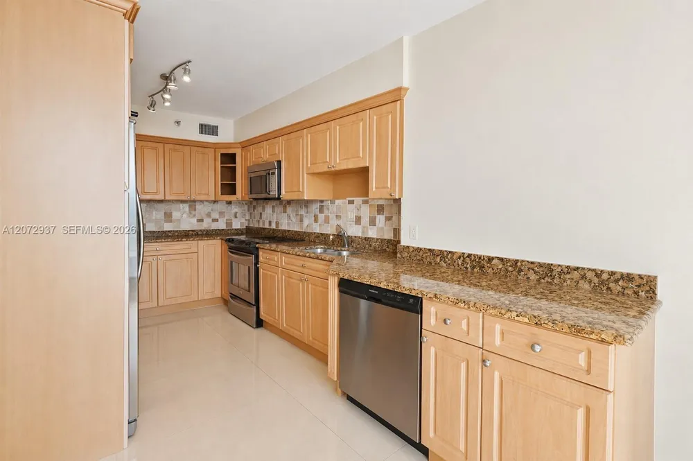 19101 NE 36TH CT #1602 Aventura, FL 33180