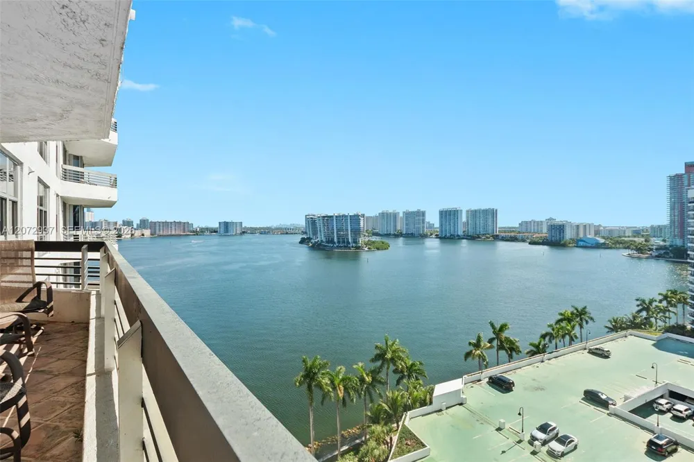 19101 NE 36TH CT #1602 Aventura, FL 33180