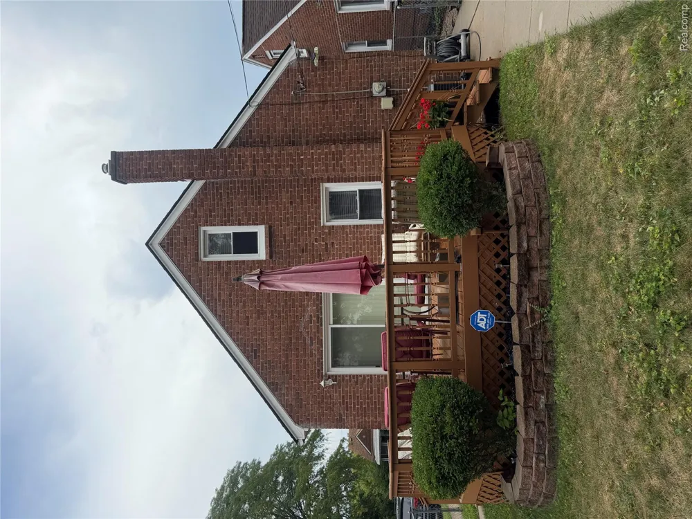 21051 Universal Avenue Eastpointe City, MI 48021