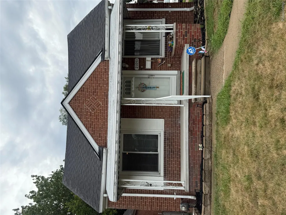 21051 Universal Avenue Eastpointe City, MI 48021