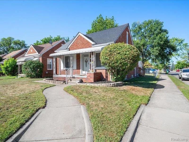21051 Universal Avenue Eastpointe City, MI 48021