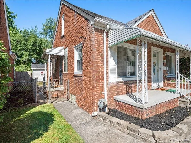 21051 Universal Avenue Eastpointe City, MI 48021