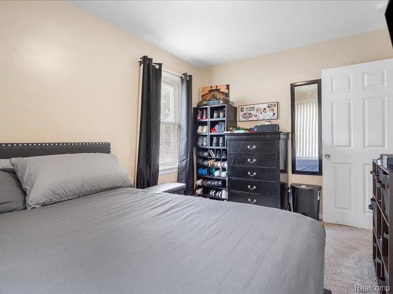 21051 Universal Avenue Eastpointe City, MI 48021