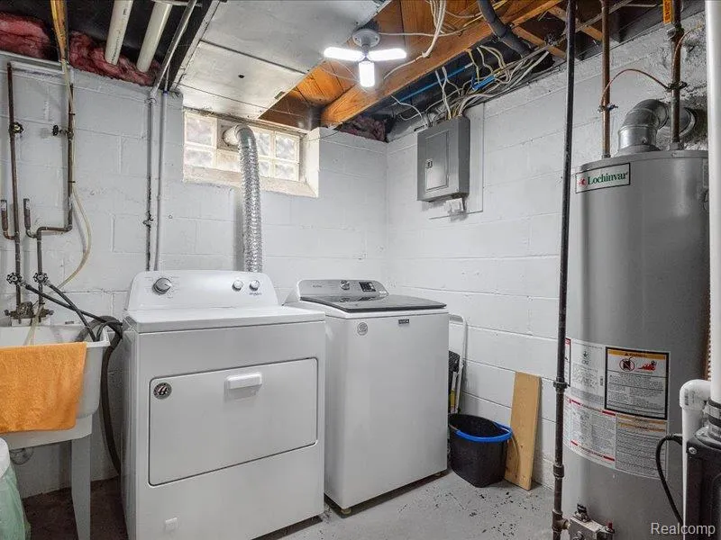 21051 Universal Avenue Eastpointe City, MI 48021