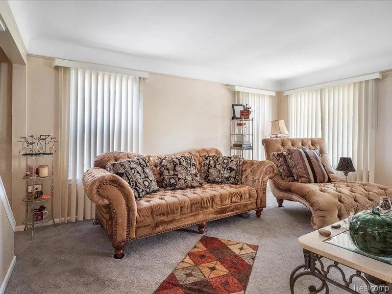 21051 Universal Avenue Eastpointe City, MI 48021