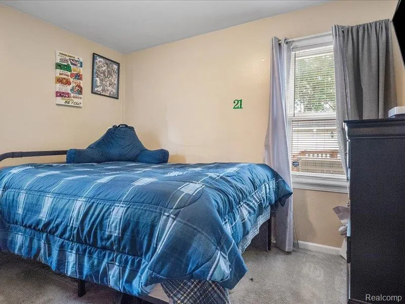 21051 Universal Avenue Eastpointe City, MI 48021