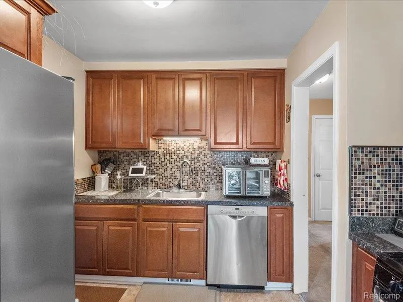 21051 Universal Avenue Eastpointe City, MI 48021