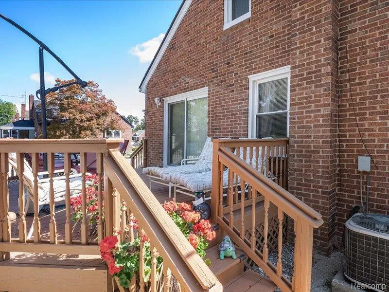 21051 Universal Avenue Eastpointe City, MI 48021