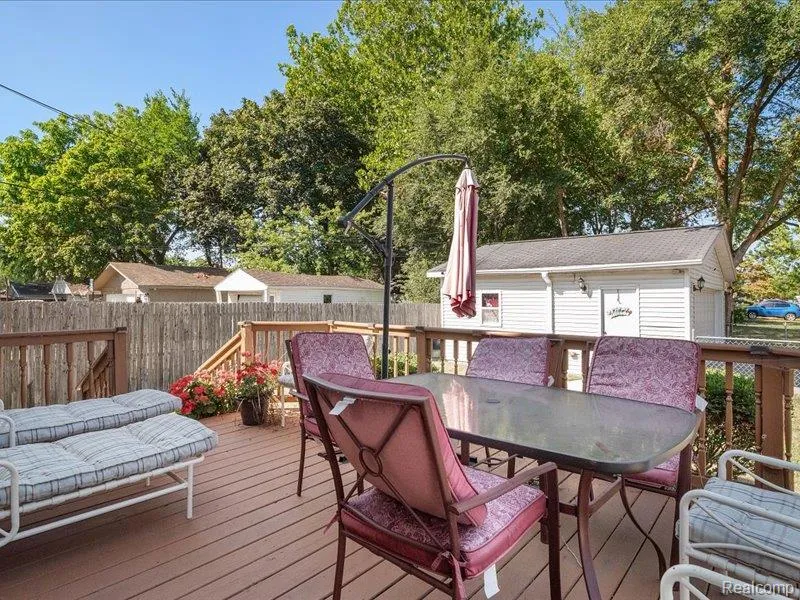 21051 Universal Avenue Eastpointe City, MI 48021
