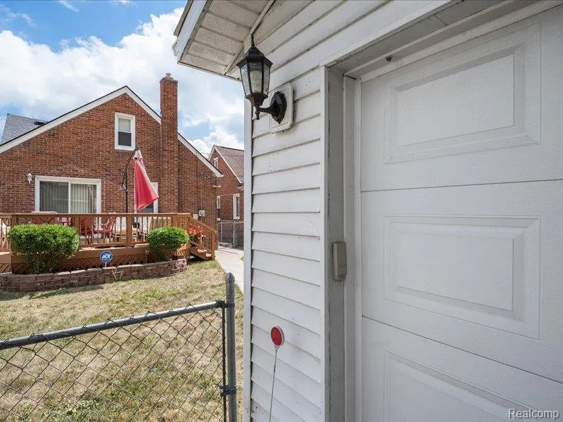 21051 Universal Avenue Eastpointe City, MI 48021