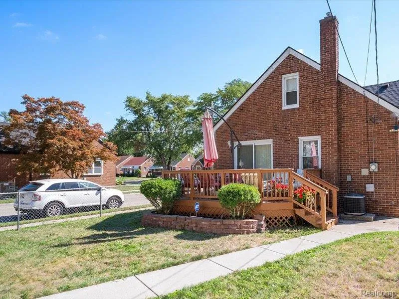 21051 Universal Avenue Eastpointe City, MI 48021