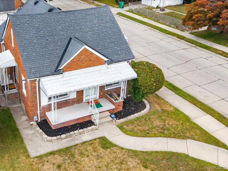 21051 Universal Avenue Eastpointe City, MI 48021