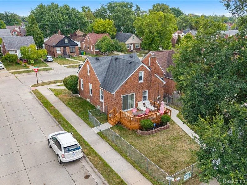 21051 Universal Avenue Eastpointe City, MI 48021