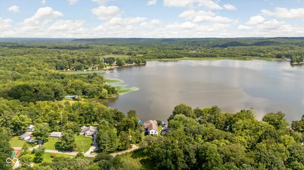 7800 Lakewood Drive Unionville, IN 47468