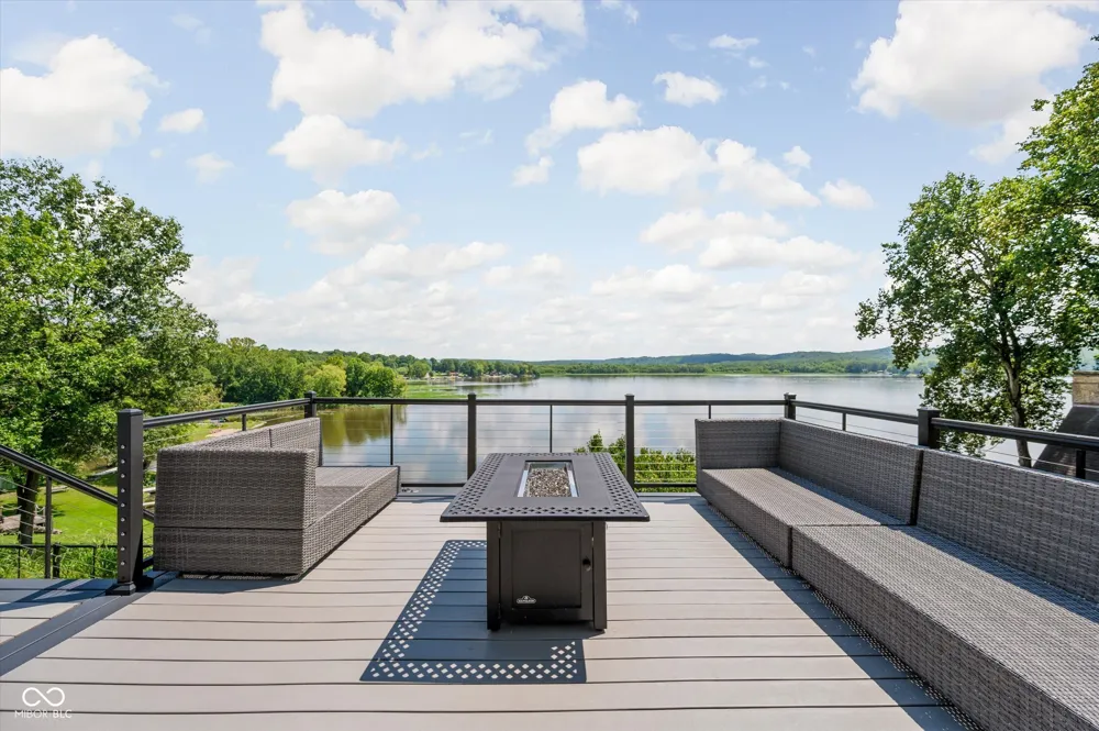 7800 Lakewood Drive Unionville, IN 47468