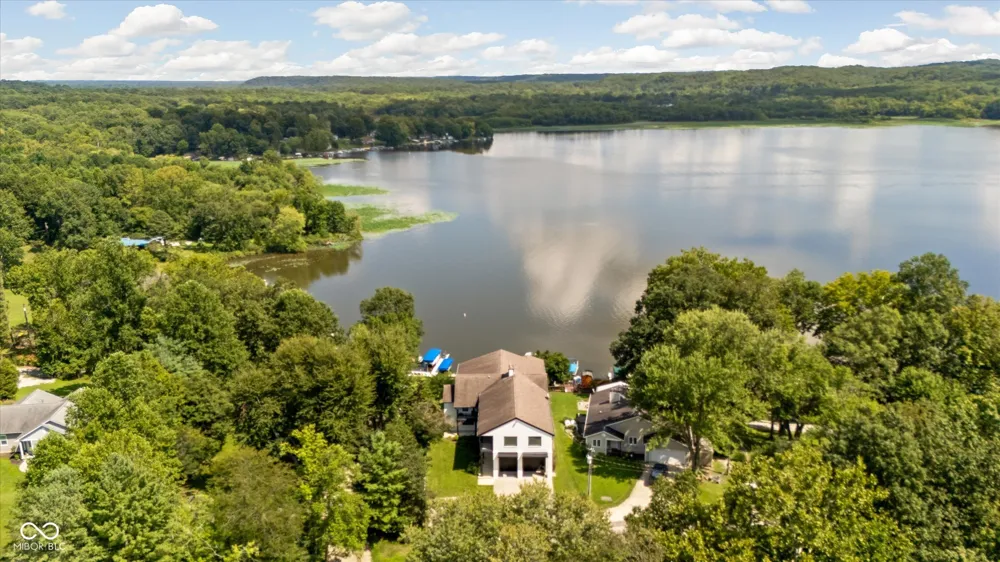 7800 Lakewood Drive Unionville, IN 47468