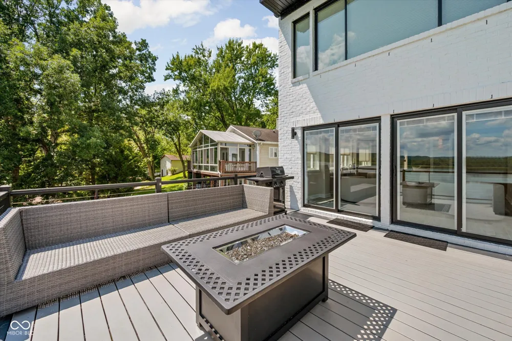 7800 Lakewood Drive Unionville, IN 47468
