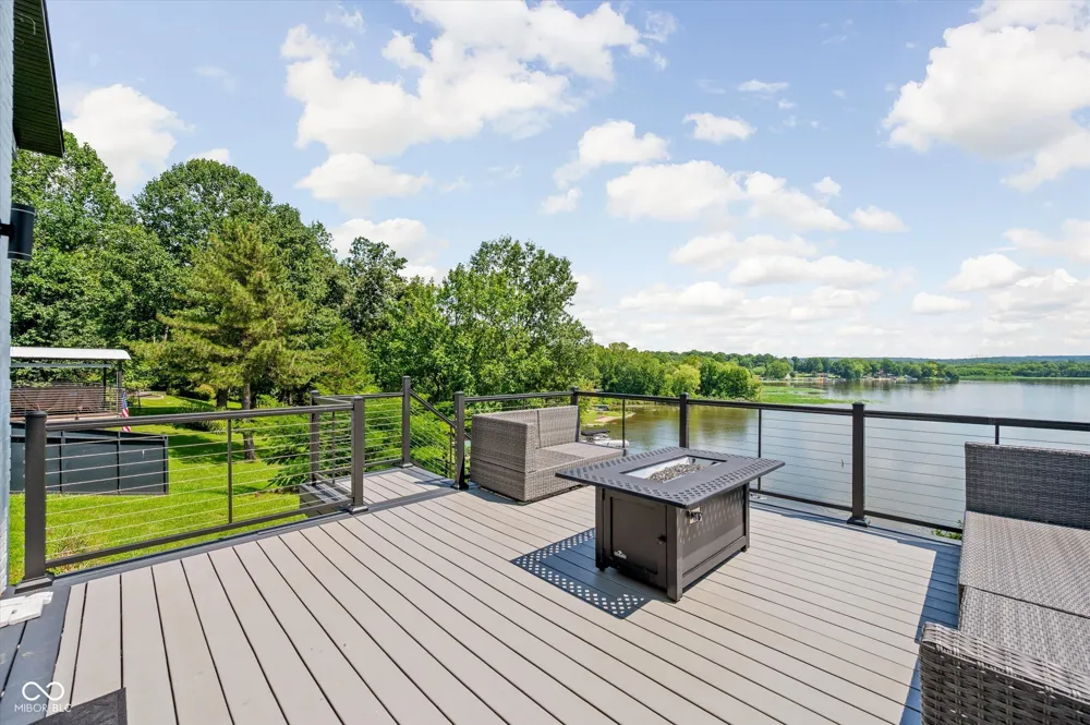 7800 Lakewood Drive Unionville, IN 47468