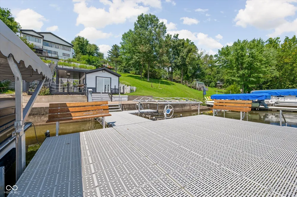 7800 Lakewood Drive Unionville, IN 47468