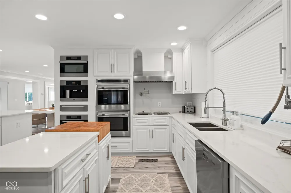 7800 Lakewood Drive Unionville, IN 47468