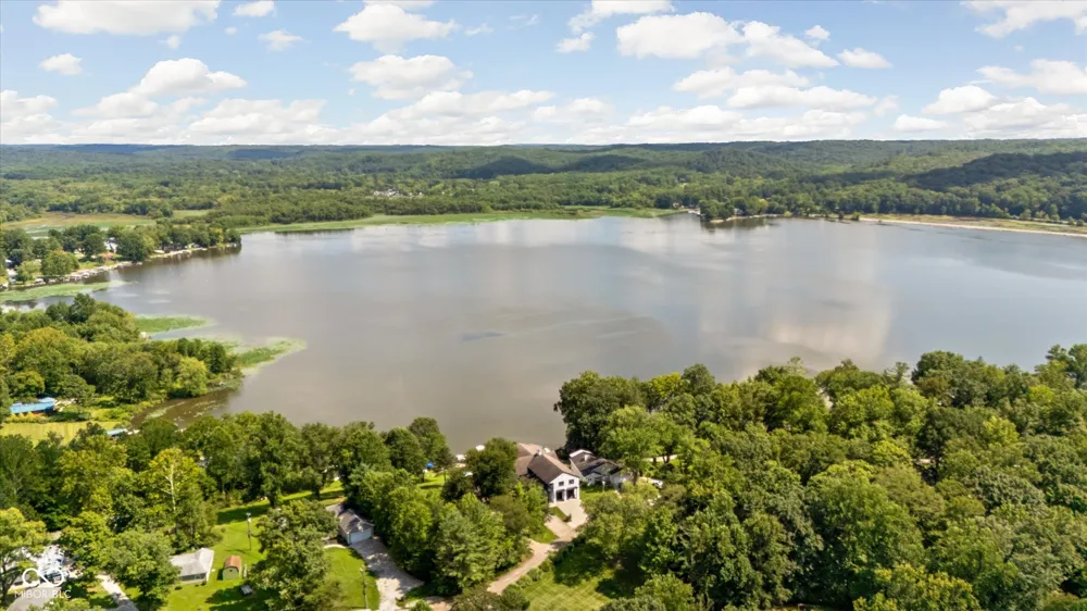 7800 Lakewood Drive Unionville, IN 47468