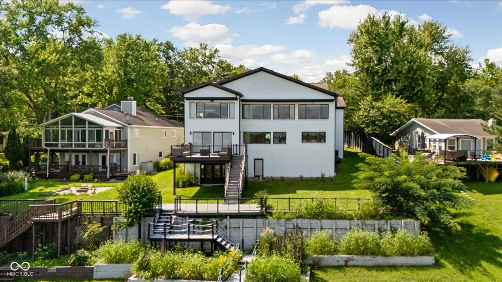 7800 Lakewood Drive Unionville, IN 47468
