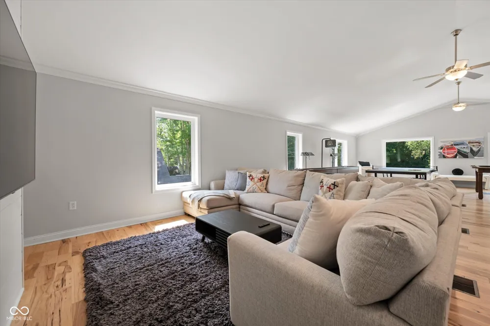 7800 Lakewood Drive Unionville, IN 47468