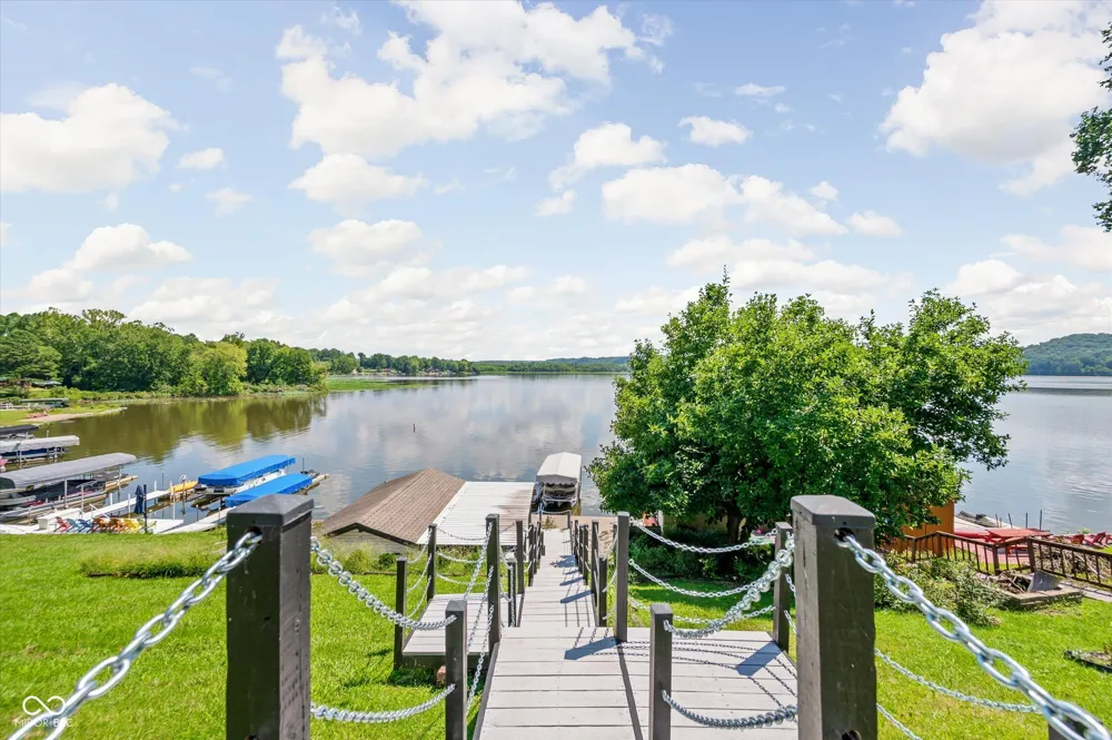 7800 Lakewood Drive Unionville, IN 47468