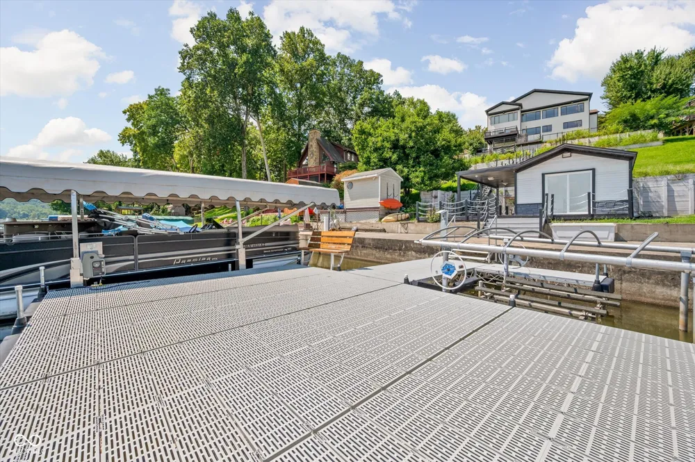 7800 Lakewood Drive Unionville, IN 47468