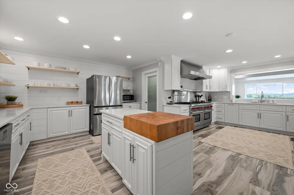 7800 Lakewood Drive Unionville, IN 47468