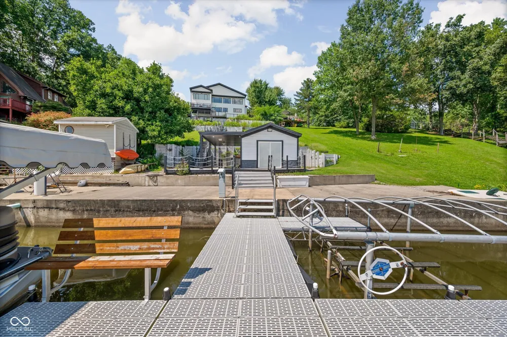 7800 Lakewood Drive Unionville, IN 47468