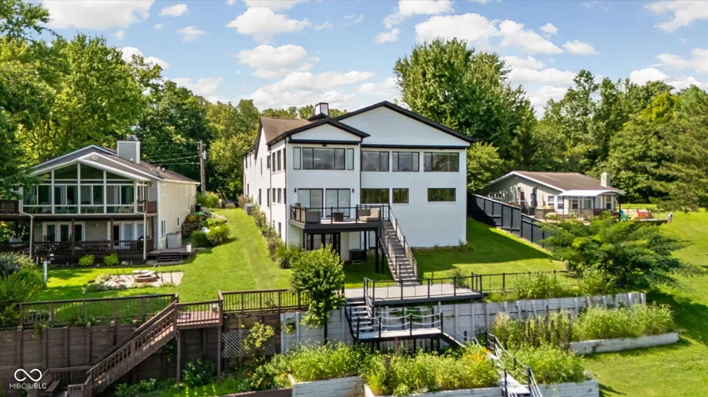 7800 Lakewood Drive Unionville, IN 47468