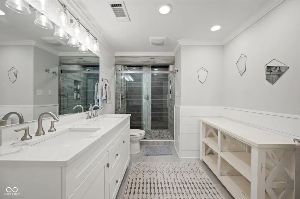 7800 Lakewood Drive Unionville, IN 47468