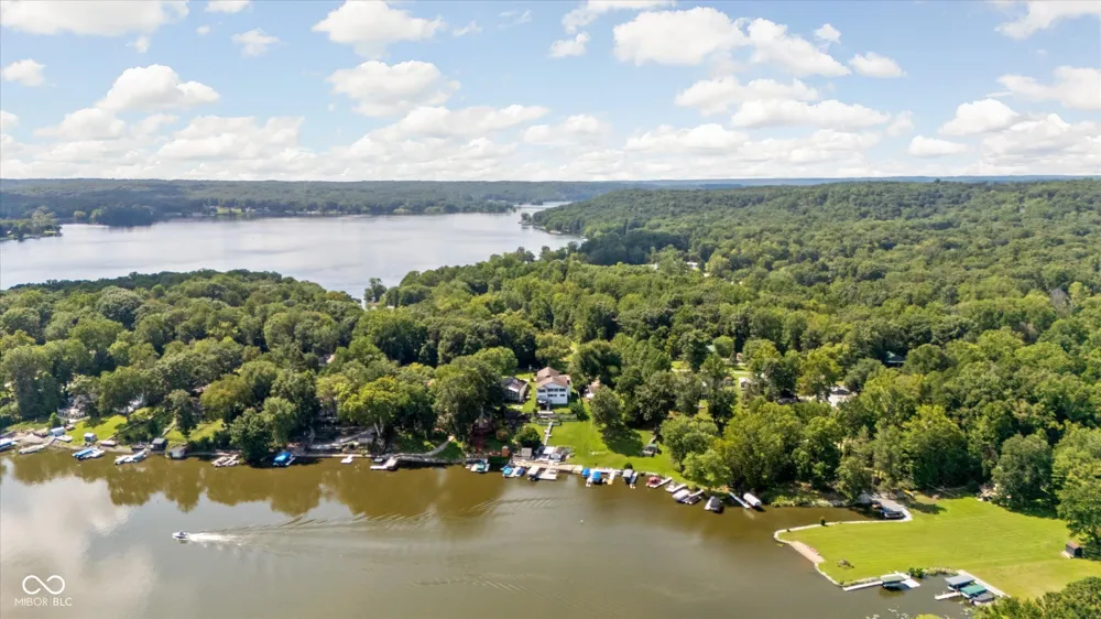 7800 Lakewood Drive Unionville, IN 47468