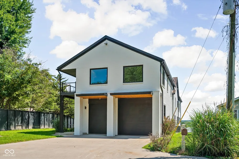 7800 Lakewood Drive Unionville, IN 47468