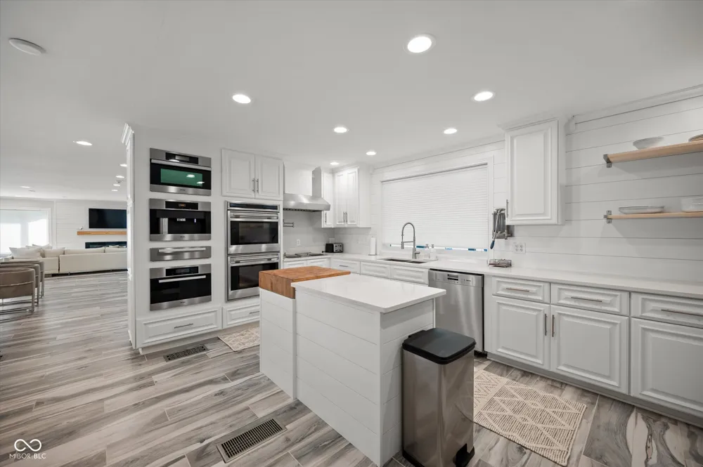 7800 Lakewood Drive Unionville, IN 47468