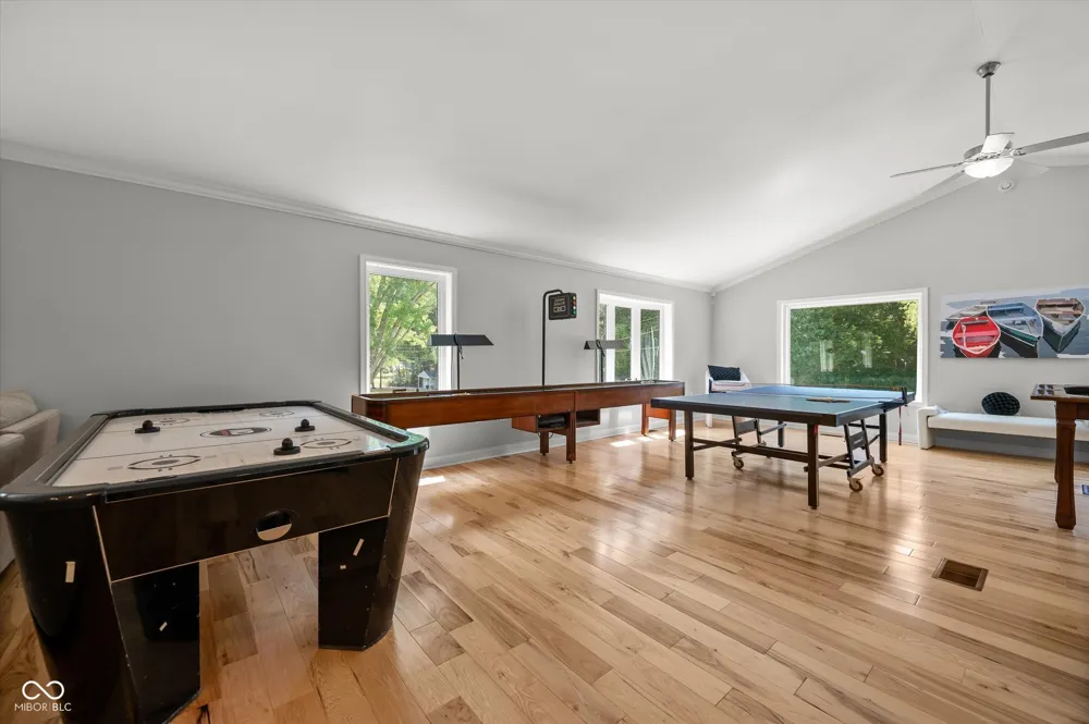 7800 Lakewood Drive Unionville, IN 47468