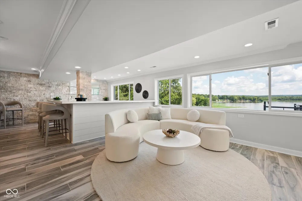 7800 Lakewood Drive Unionville, IN 47468