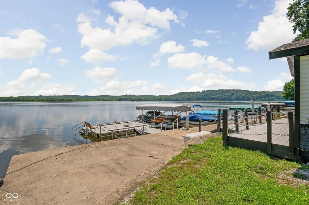 7800 Lakewood Drive Unionville, IN 47468