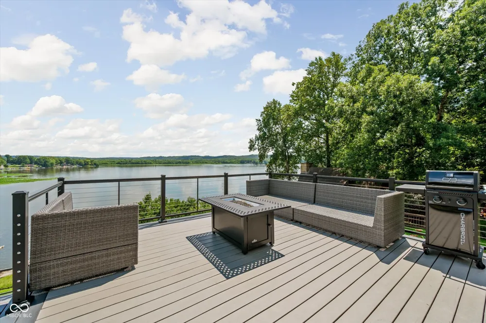 7800 Lakewood Drive Unionville, IN 47468