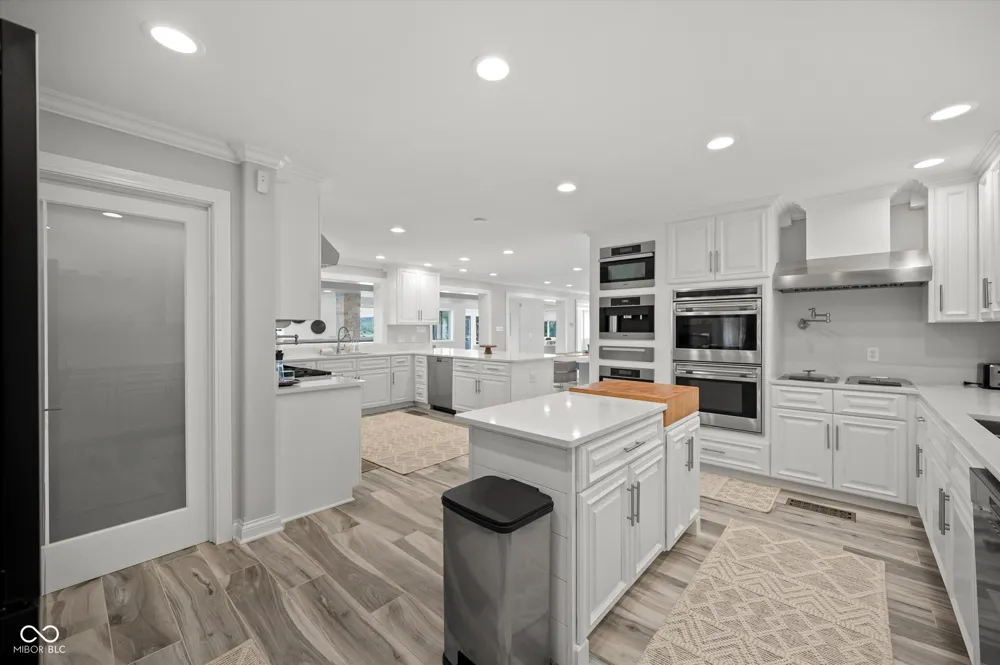 7800 Lakewood Drive Unionville, IN 47468