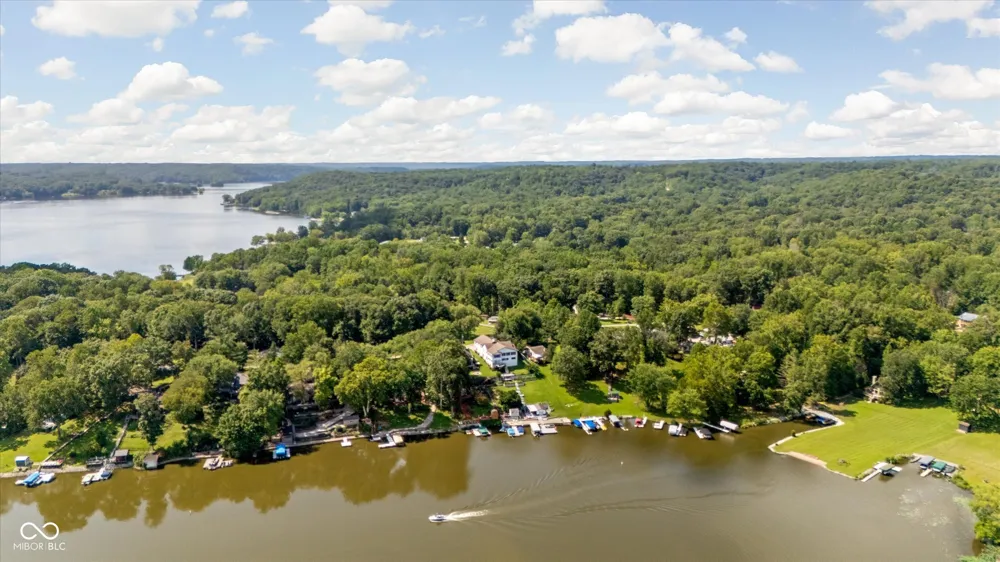 7800 Lakewood Drive Unionville, IN 47468