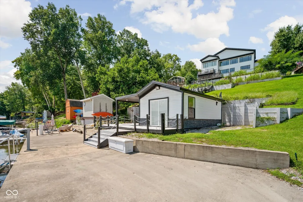 7800 Lakewood Drive Unionville, IN 47468