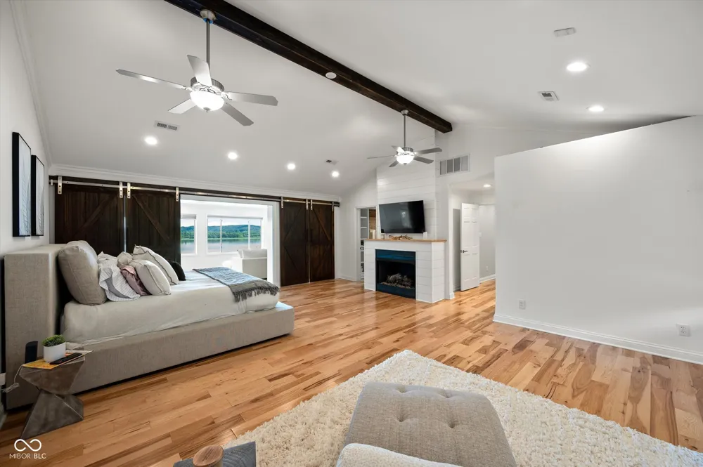 7800 Lakewood Drive Unionville, IN 47468