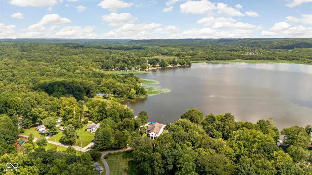 7800 Lakewood Drive Unionville, IN 47468