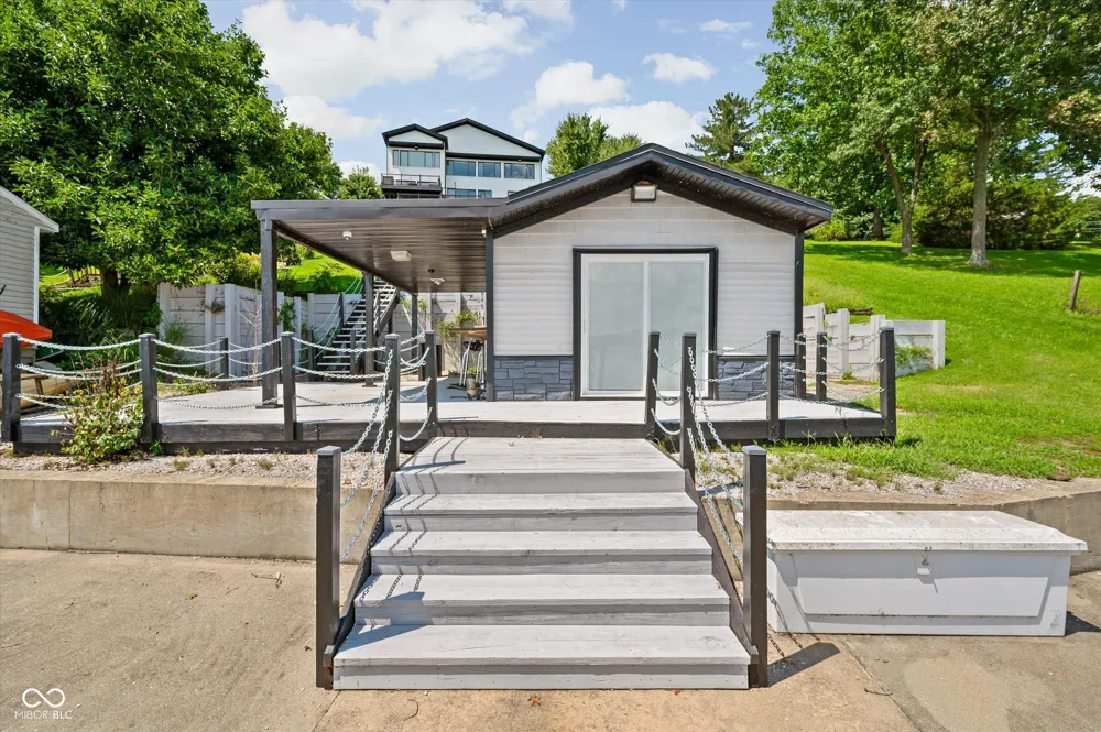 7800 Lakewood Drive Unionville, IN 47468